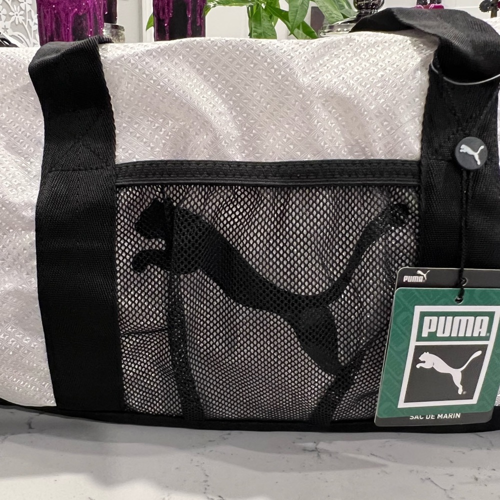 PUMA “JOLT” DUFFLE BAG! 🖤🤍🖤 - Picture 3 of 8